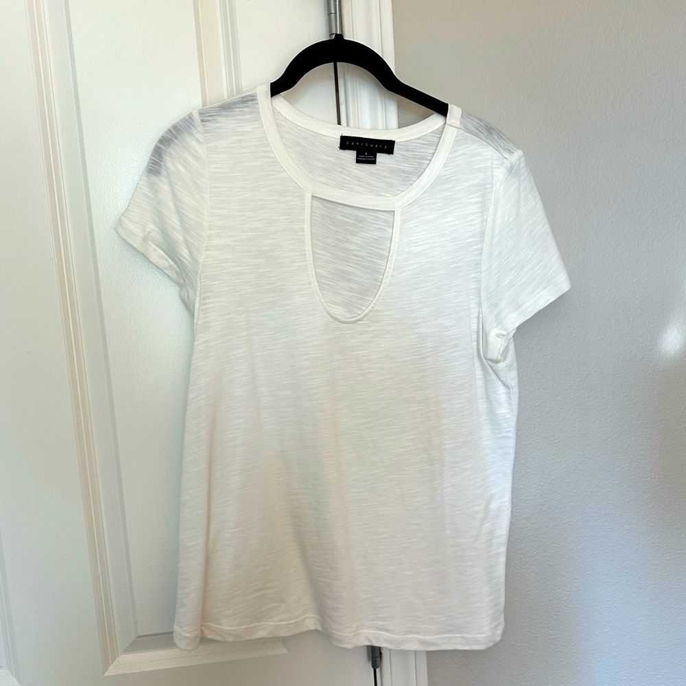Sanctuary small, keyhole neckline tee in white